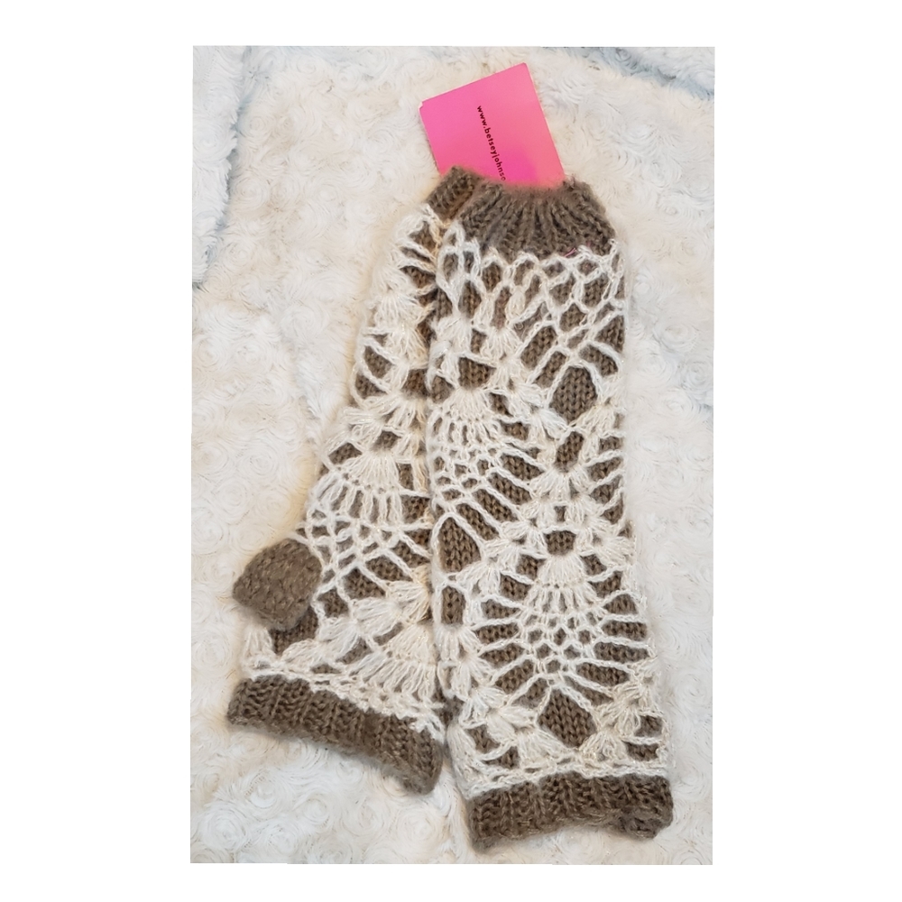 Betsey Johnson texting gloves - Picture 1 of 3